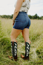 Load image into Gallery viewer, Jazmine 5&quot; ARIAT Mom Short