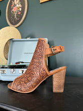 Load image into Gallery viewer, High Tooled Leather Heel