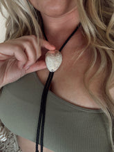 Load image into Gallery viewer, Floral Design Bolo