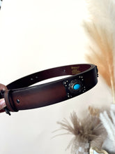 Load image into Gallery viewer, Leather Concho Ariat Belt