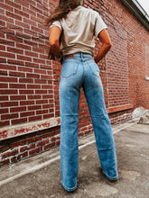 Load image into Gallery viewer, 90’s Straight Tummy Control Jeans