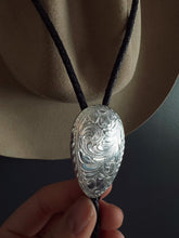 Load image into Gallery viewer, Floral Design Bolo